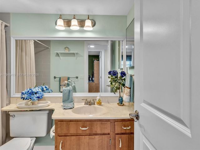 9420 S Hollybrook Lake Dr 302, Pembroke Pines, FL 33025