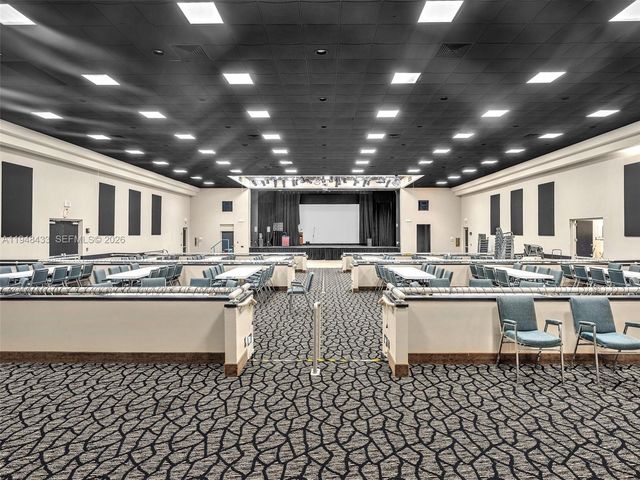 9420 S Hollybrook Lake Dr 302, Pembroke Pines, FL 33025