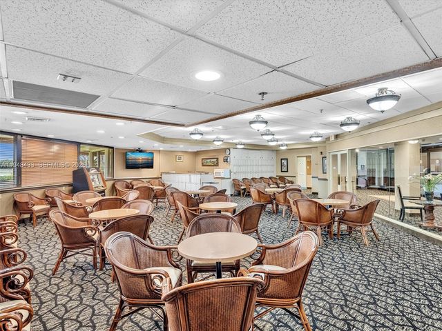 9420 S Hollybrook Lake Dr 302, Pembroke Pines, FL 33025