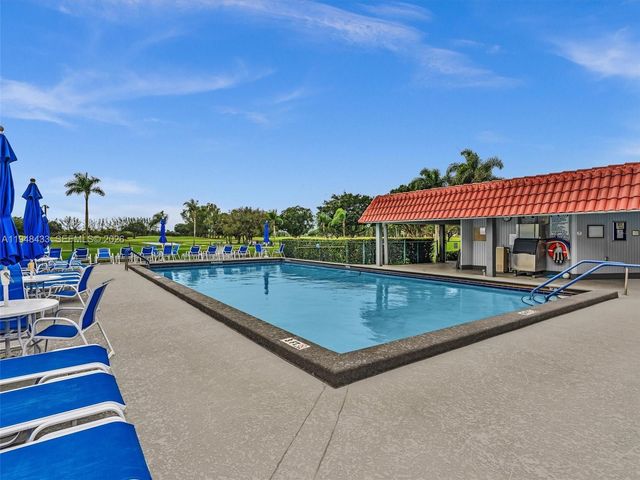 9420 S Hollybrook Lake Dr 302, Pembroke Pines, FL 33025