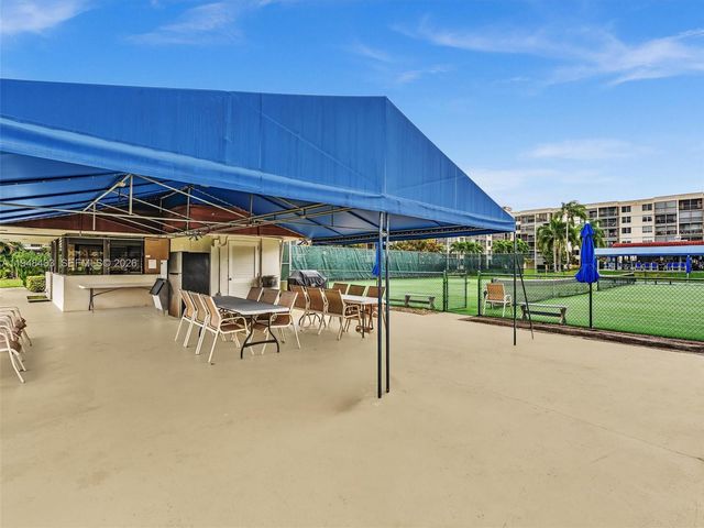 9420 S Hollybrook Lake Dr 302, Pembroke Pines, FL 33025