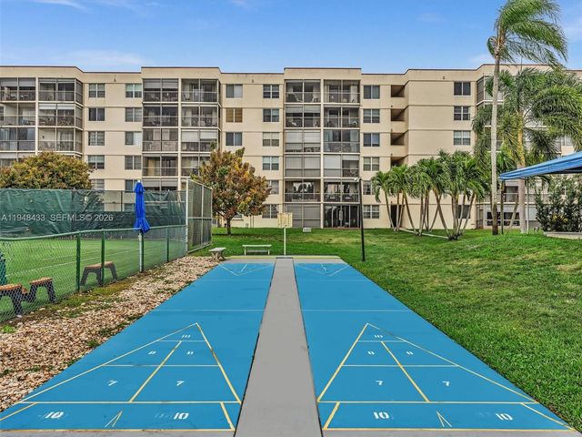 9420 S Hollybrook Lake Dr 302, Pembroke Pines, FL 33025