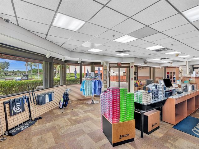 9420 S Hollybrook Lake Dr 302, Pembroke Pines, FL 33025