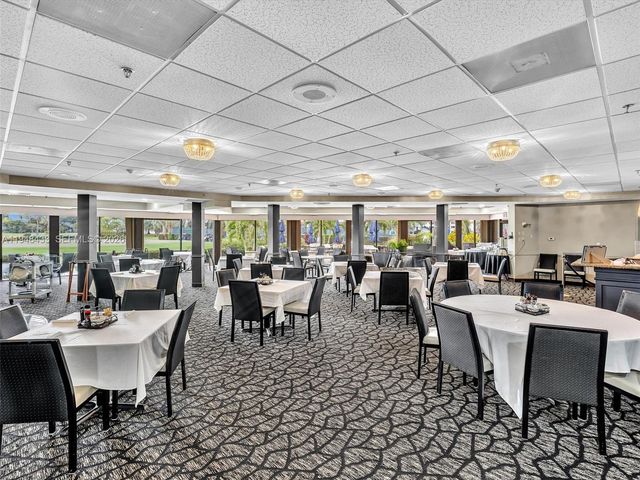 9420 S Hollybrook Lake Dr 302, Pembroke Pines, FL 33025