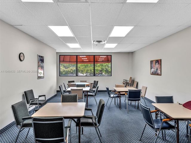 9420 S Hollybrook Lake Dr 302, Pembroke Pines, FL 33025