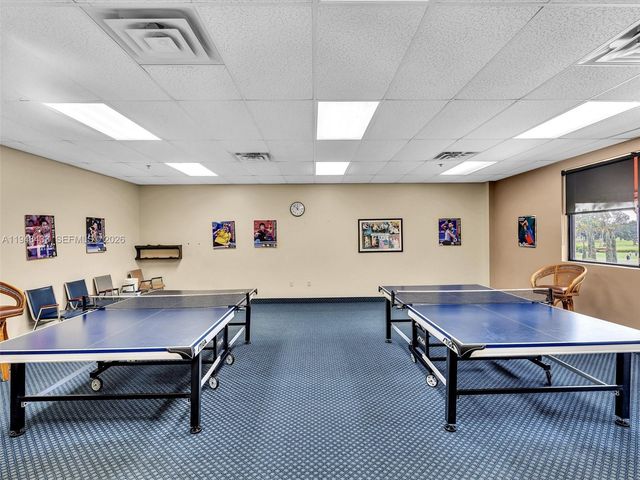 9420 S Hollybrook Lake Dr 302, Pembroke Pines, FL 33025