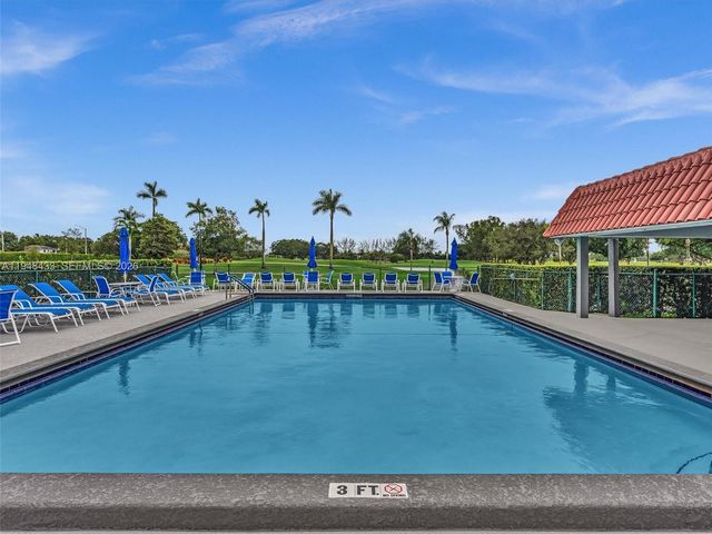 9420 S Hollybrook Lake Dr 302, Pembroke Pines, FL 33025