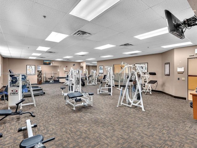 9420 S Hollybrook Lake Dr 302, Pembroke Pines, FL 33025