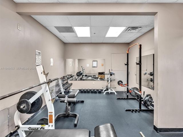 9420 S Hollybrook Lake Dr 302, Pembroke Pines, FL 33025