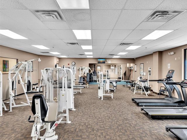 9420 S Hollybrook Lake Dr 302, Pembroke Pines, FL 33025