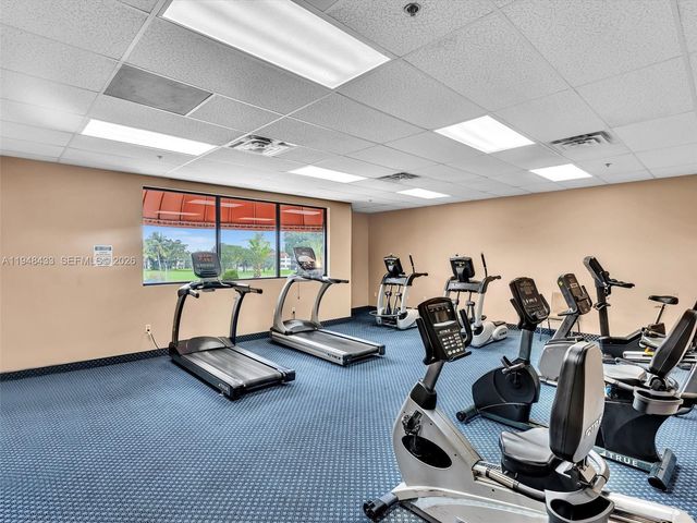 9420 S Hollybrook Lake Dr 302, Pembroke Pines, FL 33025