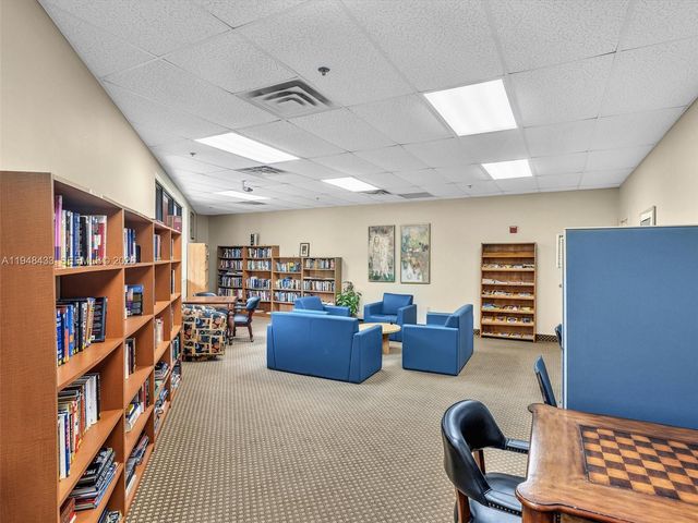 9420 S Hollybrook Lake Dr 302, Pembroke Pines, FL 33025