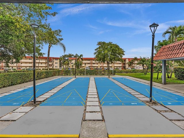 9420 S Hollybrook Lake Dr 302, Pembroke Pines, FL 33025