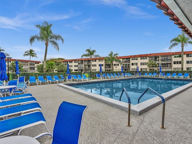 9420 S Hollybrook Lake Dr 302, Pembroke Pines, FL 33025