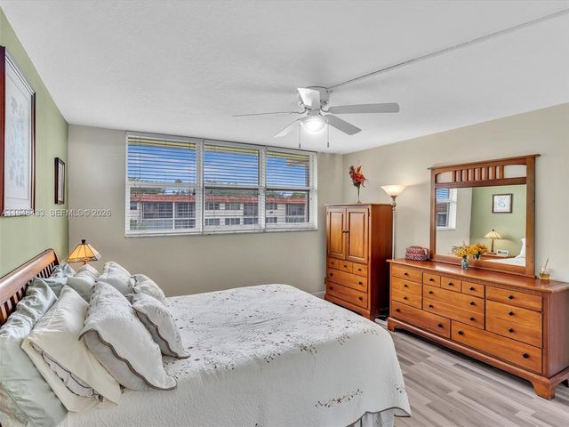 9420 S Hollybrook Lake Dr 302, Pembroke Pines, FL 33025