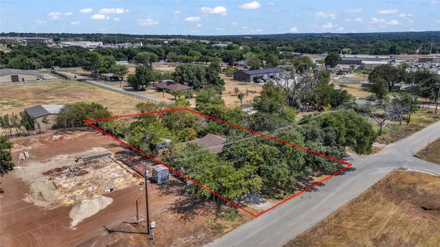 211 Center Point Road, Weatherford, TX 76087