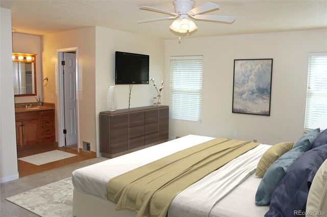 2734 S Heather Gardens Way, Aurora, CO 80014