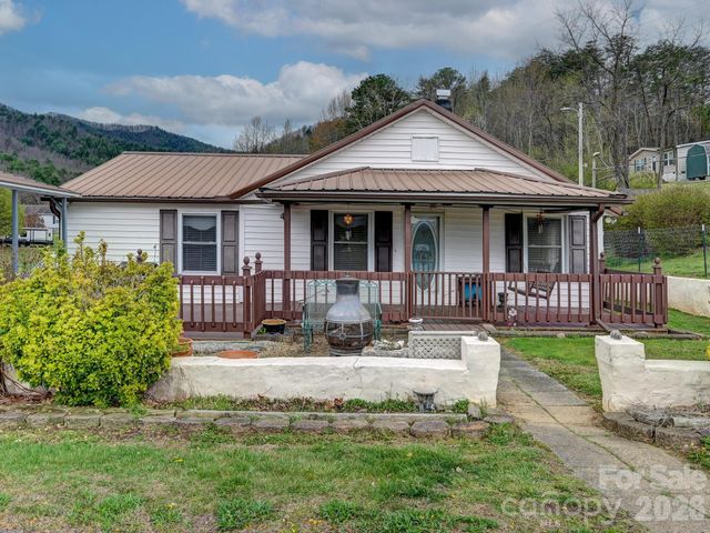 118 & 124 East Lawson Road, Hot Springs, NC 28743