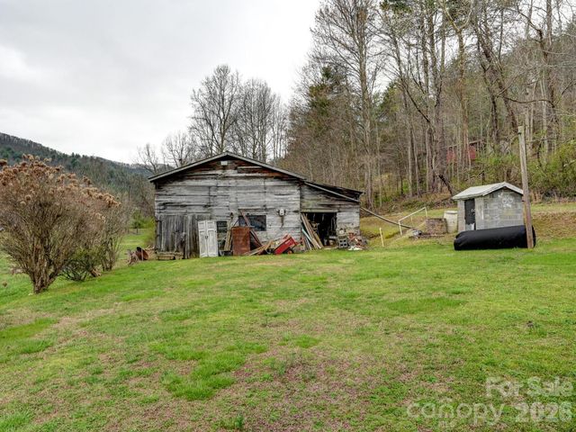 118 & 124 East Lawson Road, Hot Springs, NC 28743