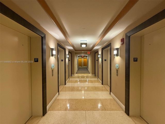 244 Biscayne Blvd 3708, Miami, FL 33132