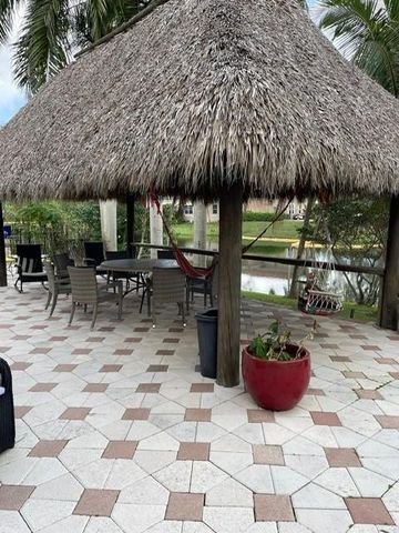 5532 ESTATE OAK Circle, Hollywood, FL 33312