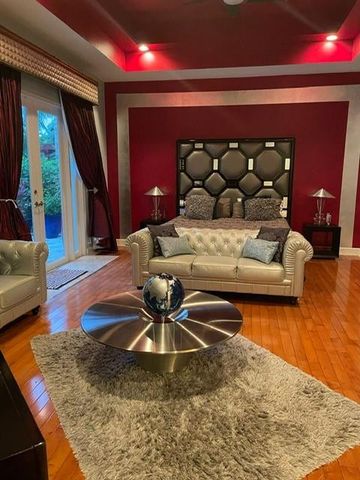 5532 ESTATE OAK Circle, Hollywood, FL 33312