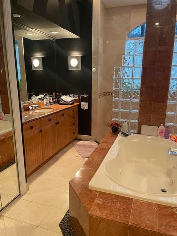 5532 ESTATE OAK Circle, Hollywood, FL 33312