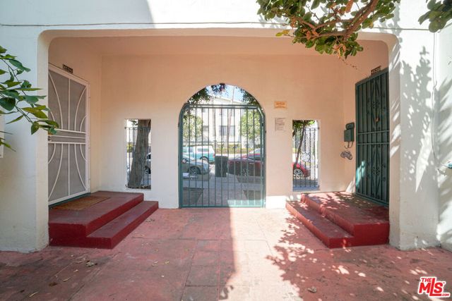 4520 Willow Brook Avenue, Los Angeles, CA 90029