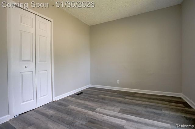 27500 Tighe Street, Roseville, MI 48066