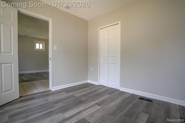 27500 Tighe Street, Roseville, MI 48066