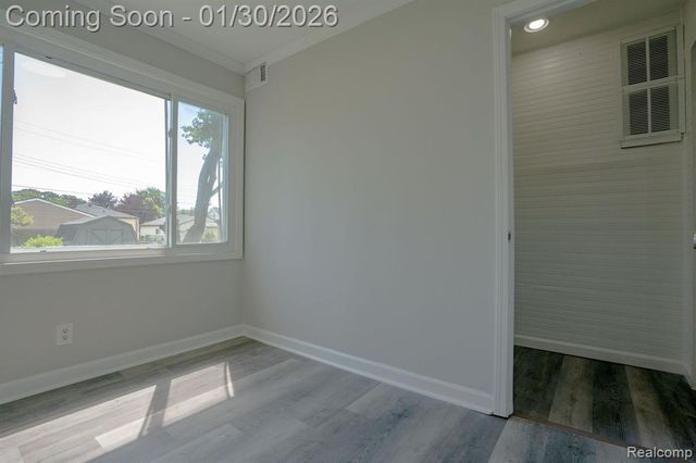 27500 Tighe Street, Roseville, MI 48066