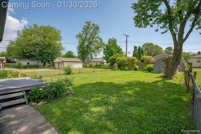 27500 Tighe Street, Roseville, MI 48066