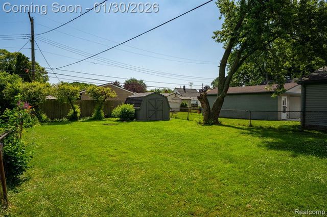 27500 Tighe Street, Roseville, MI 48066