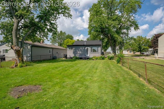27500 Tighe Street, Roseville, MI 48066