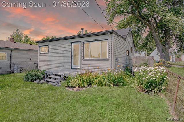 27500 Tighe Street, Roseville, MI 48066