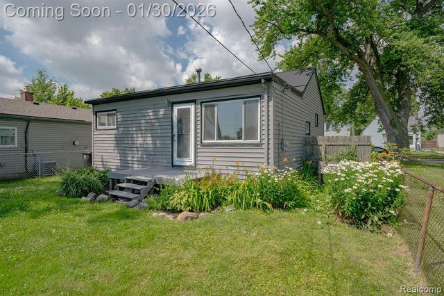 27500 Tighe Street, Roseville, MI 48066