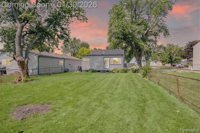27500 Tighe Street, Roseville, MI 48066