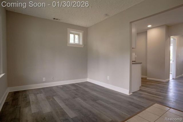 27500 Tighe Street, Roseville, MI 48066