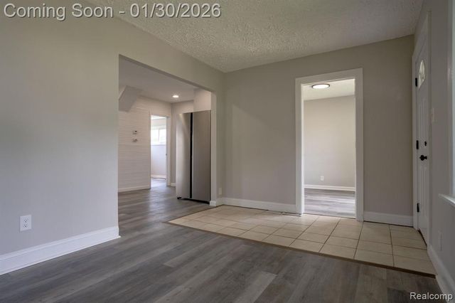 27500 Tighe Street, Roseville, MI 48066