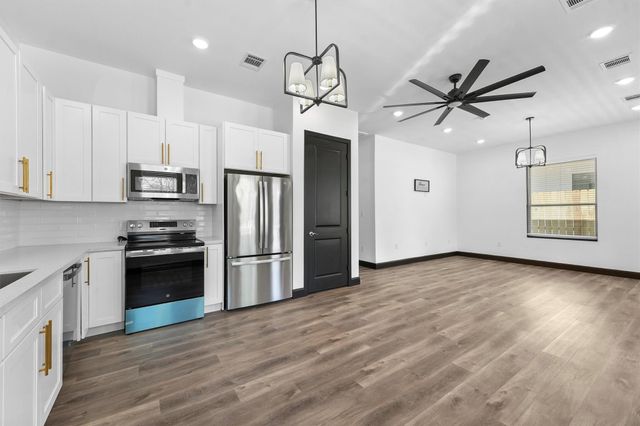 210 Canary Street, Point Blank, TX 77364