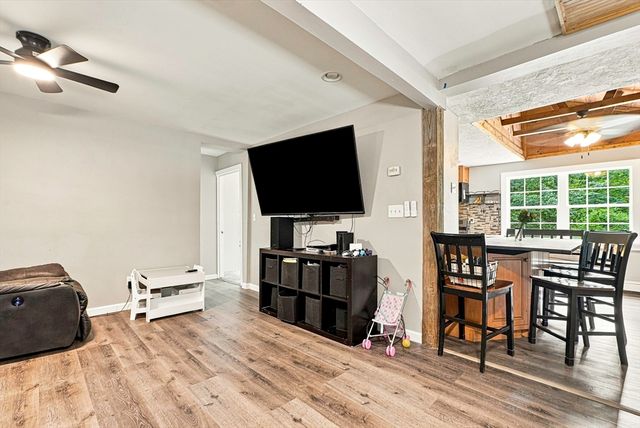 188 Maple St, Douglas, MA 01516