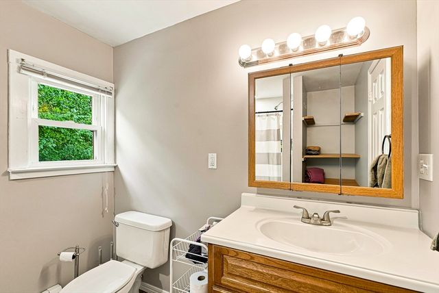 188 Maple St, Douglas, MA 01516
