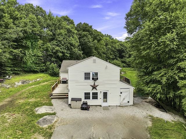 188 Maple St, Douglas, MA 01516
