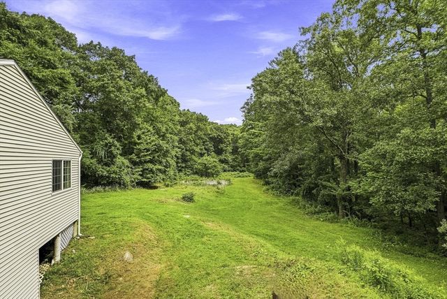 188 Maple St, Douglas, MA 01516