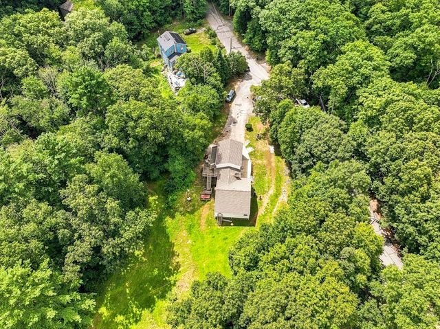188 Maple St, Douglas, MA 01516