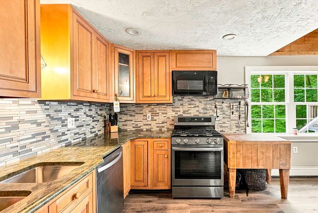 188 Maple St, Douglas, MA 01516