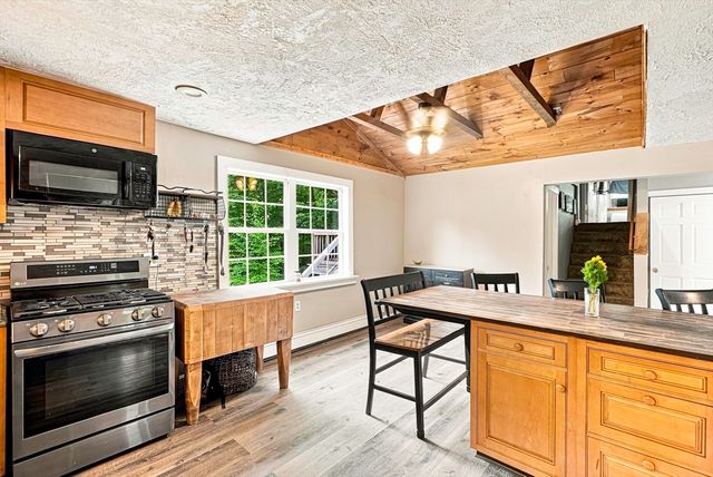 188 Maple St, Douglas, MA 01516