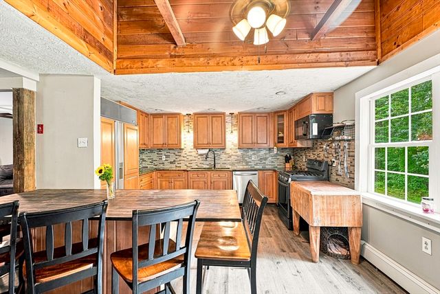 188 Maple St, Douglas, MA 01516