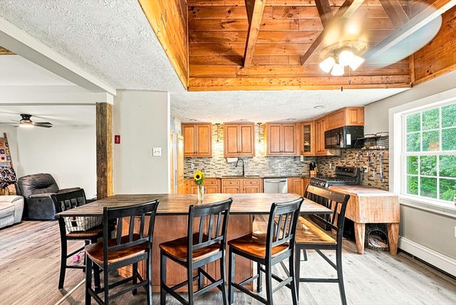 188 Maple St, Douglas, MA 01516