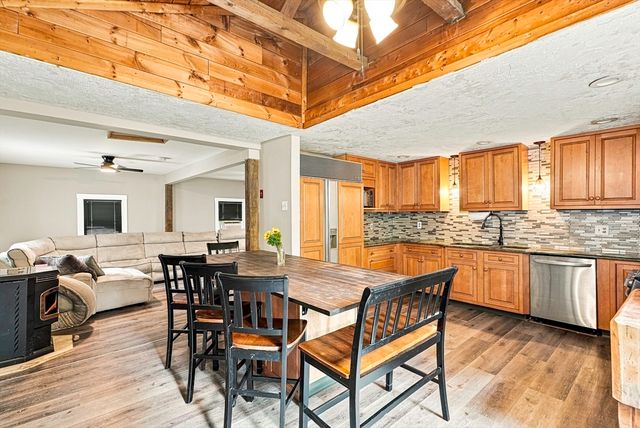188 Maple St, Douglas, MA 01516